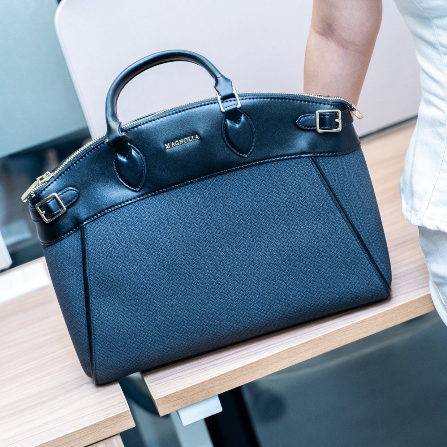 Trendy Leather Tote Bag with Detachable Shoulder Strap & Spacious Interior