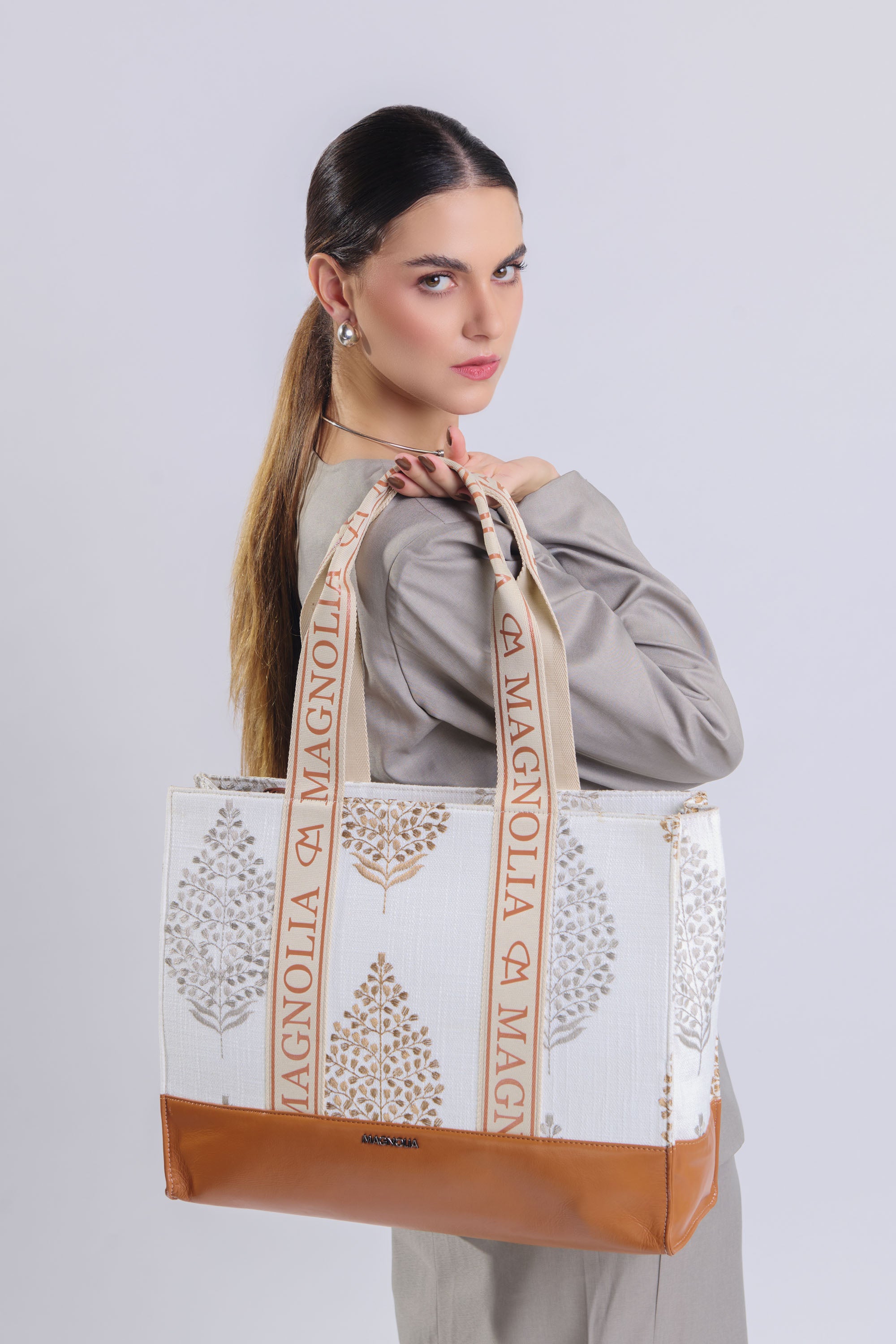 Magnolia Beatrice Signature Tote Bag White & Tan