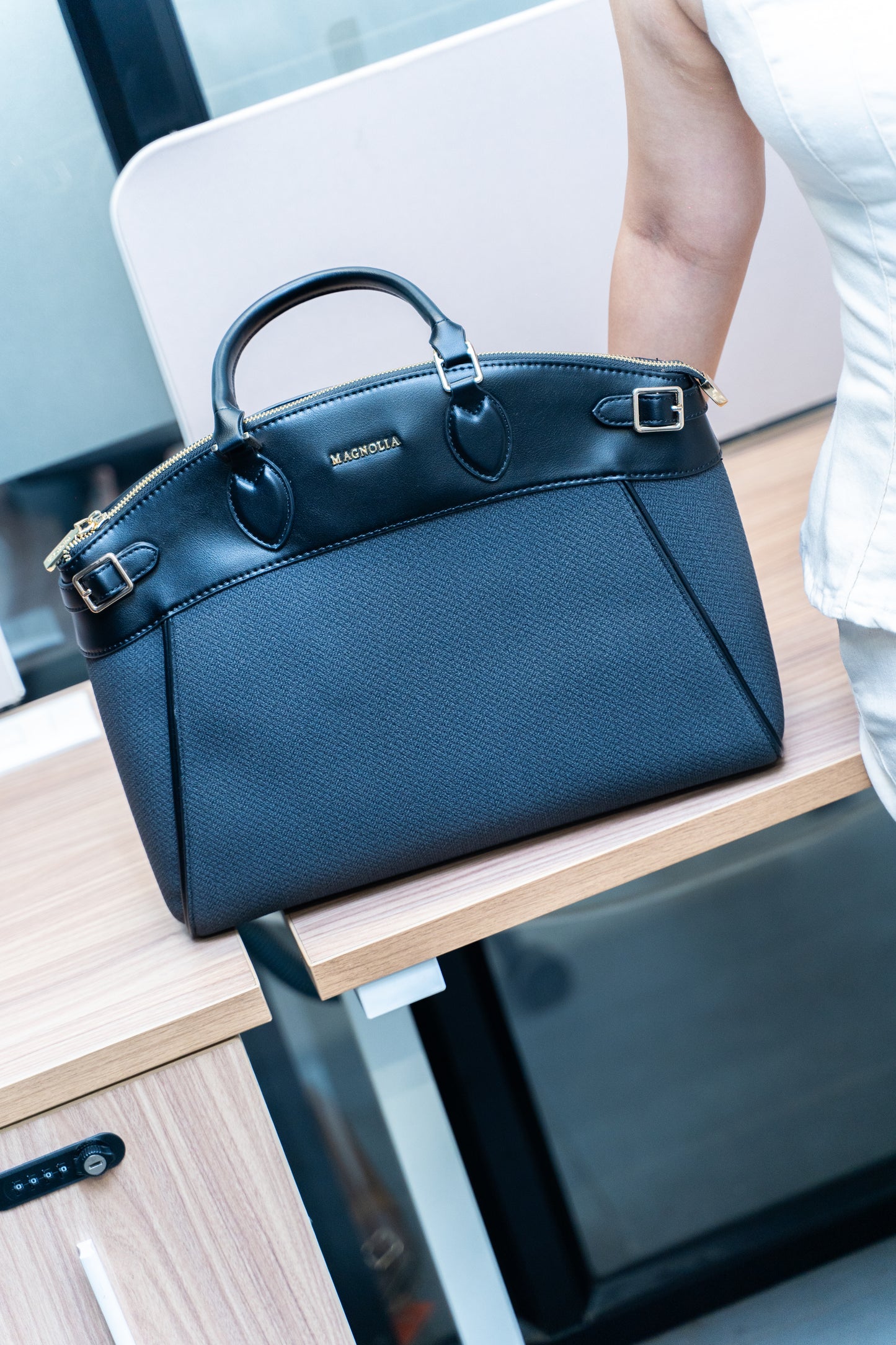 Trendy Leather Tote Bag with Detachable Shoulder Strap & Spacious Interior